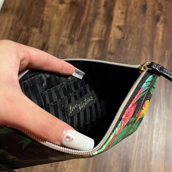 Victoria’s Secret large wristlet never used - Picture 3 of 3